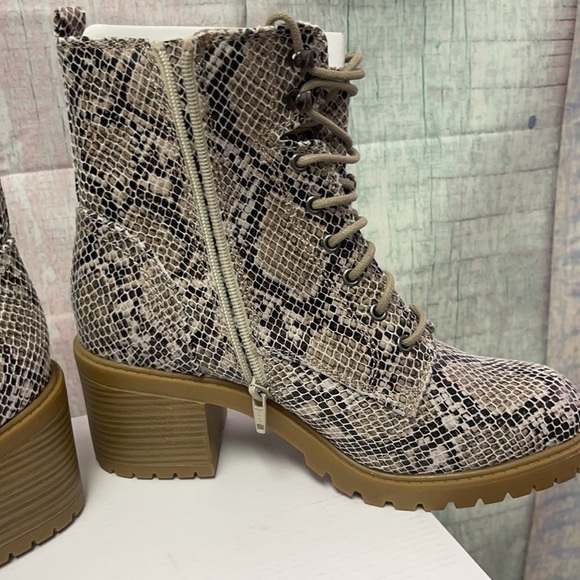 - Brand new Woman’s High Heeled Boots. - Picture 13 of 16